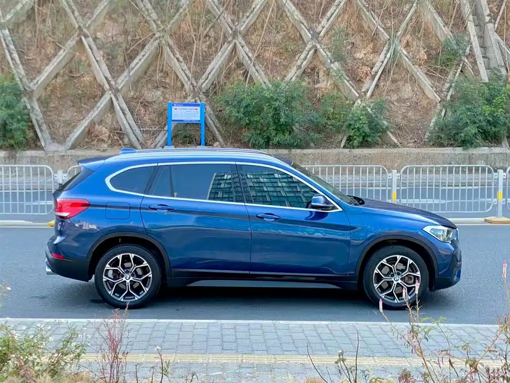BMW X1 2021 sDrive25Li Leading Model купить на сайте DeffCars