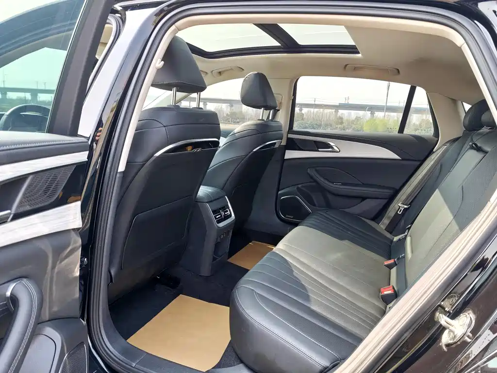 Hongqi H5 2024 2.0T Automatic Zhilianqichang Edition купить на сайте DeffCars