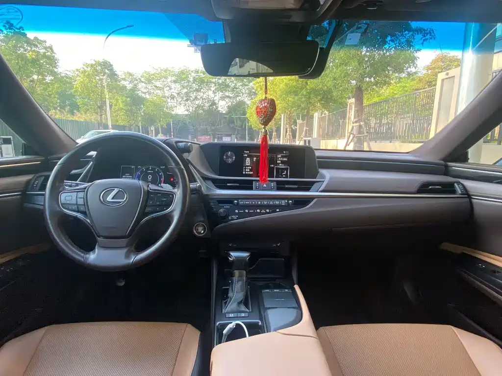Lexus ES 2018 260 Excellence Edition National V купить на сайте DeffCars