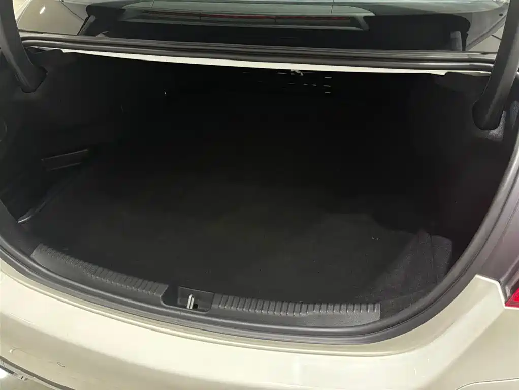 Mercedes-Benz C-Class New Energy 2024 C 350 eL купить на сайте DeffCars