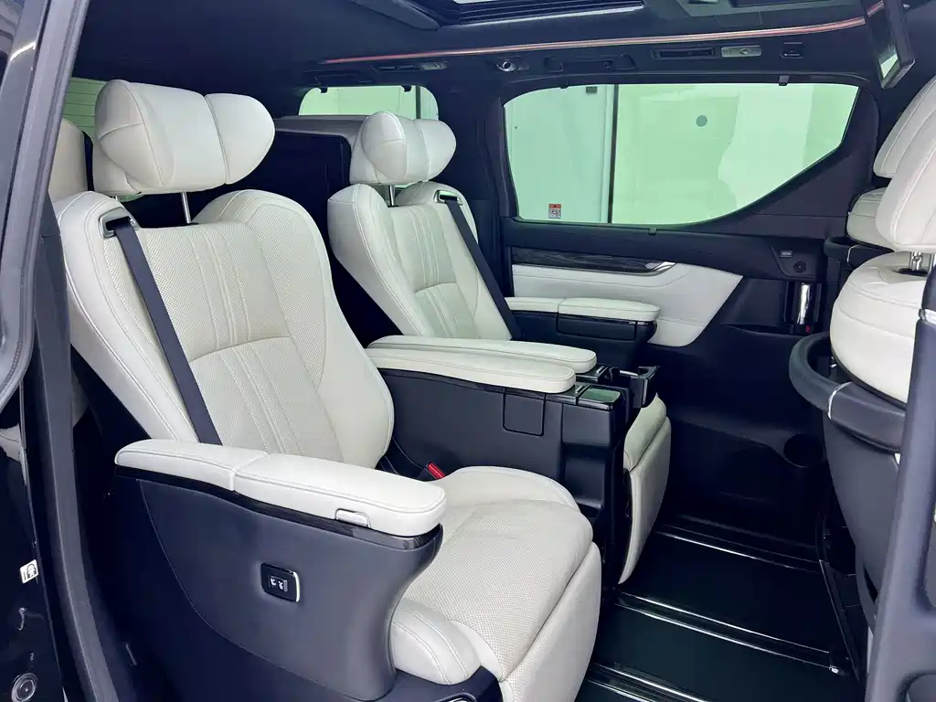 Lexus LM 2020 300h seven-seater elegant version купить на сайте DeffCars