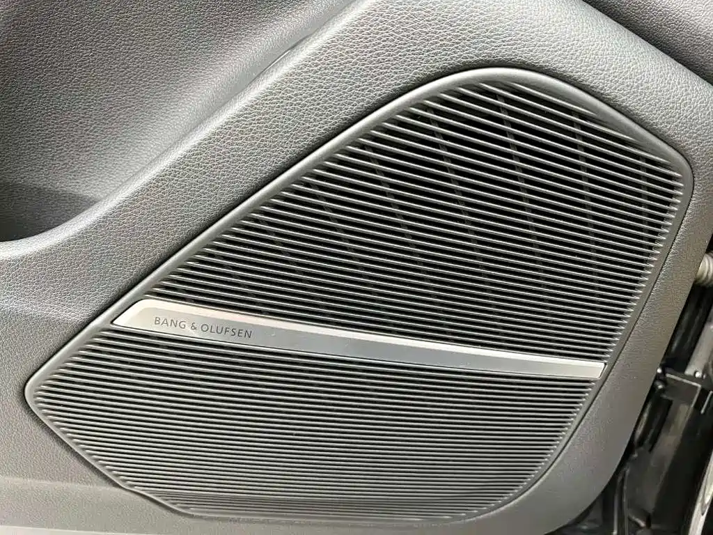 Audi Q7 2023 55 TFSI quattro S line sports version купить на сайте DeffCars
