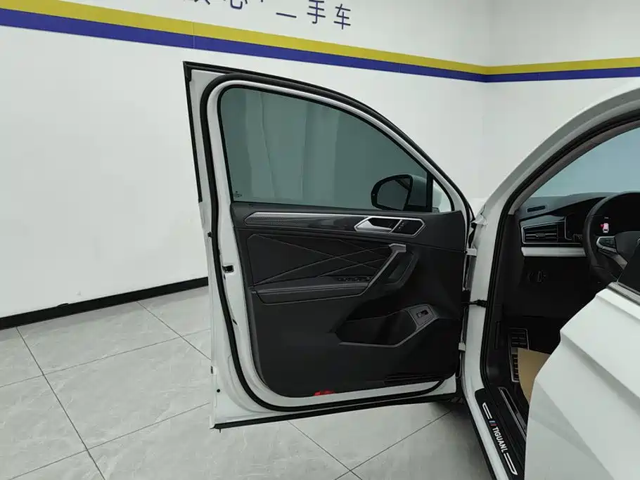 Tiguan L 2024 330TSI automatic two-wheel drive R-Line version купить на сайте DeffCars