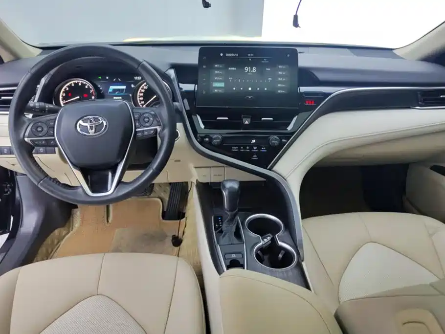 Camry 2021 2.0G Deluxe Edition купить на сайте DeffCars