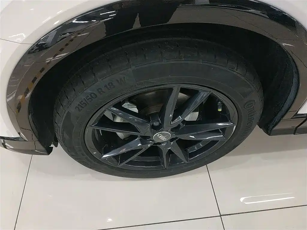 Audi Q2L 2018 35 TFSI launches exclusive version, National VI купить на сайте DeffCars