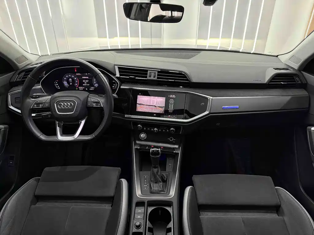Audi Q3 2020 40 TFSI Fashionable and Dynamic купить на сайте DeffCars