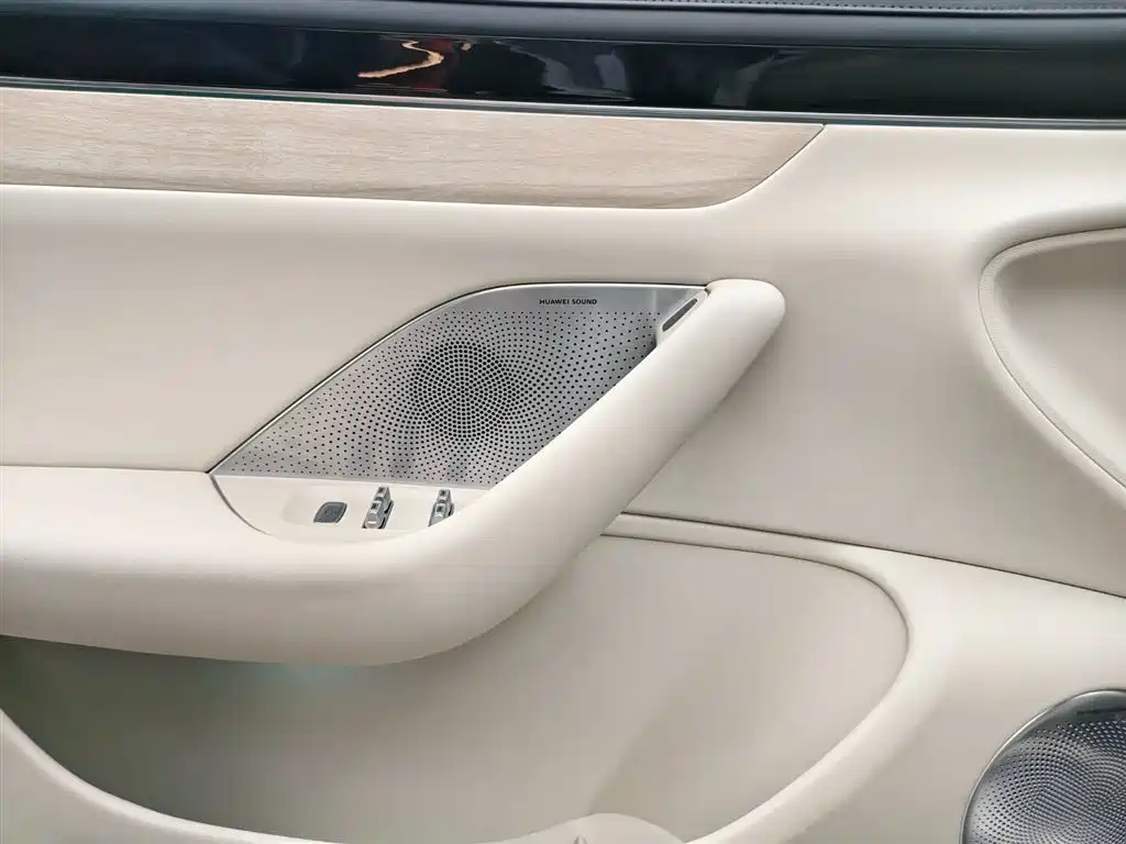 Zhijie S7 2025 model 705km Max купить на сайте DeffCars