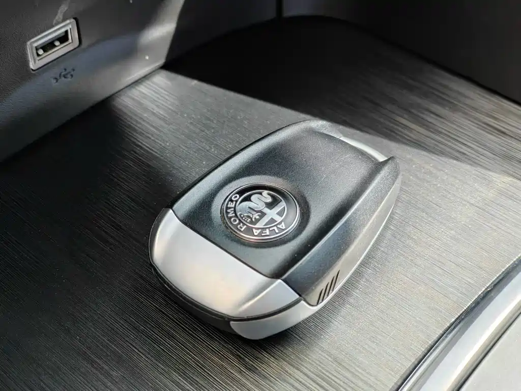 Giulia Juliet 2019 2.0T 280HP Black Package Black Label Limited Edition купить на сайте DeffCars