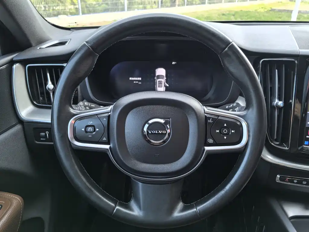 Volvo XC60 2022 B5 four-wheel drive Zhiyi Luxury Edition купить на сайте DeffCars