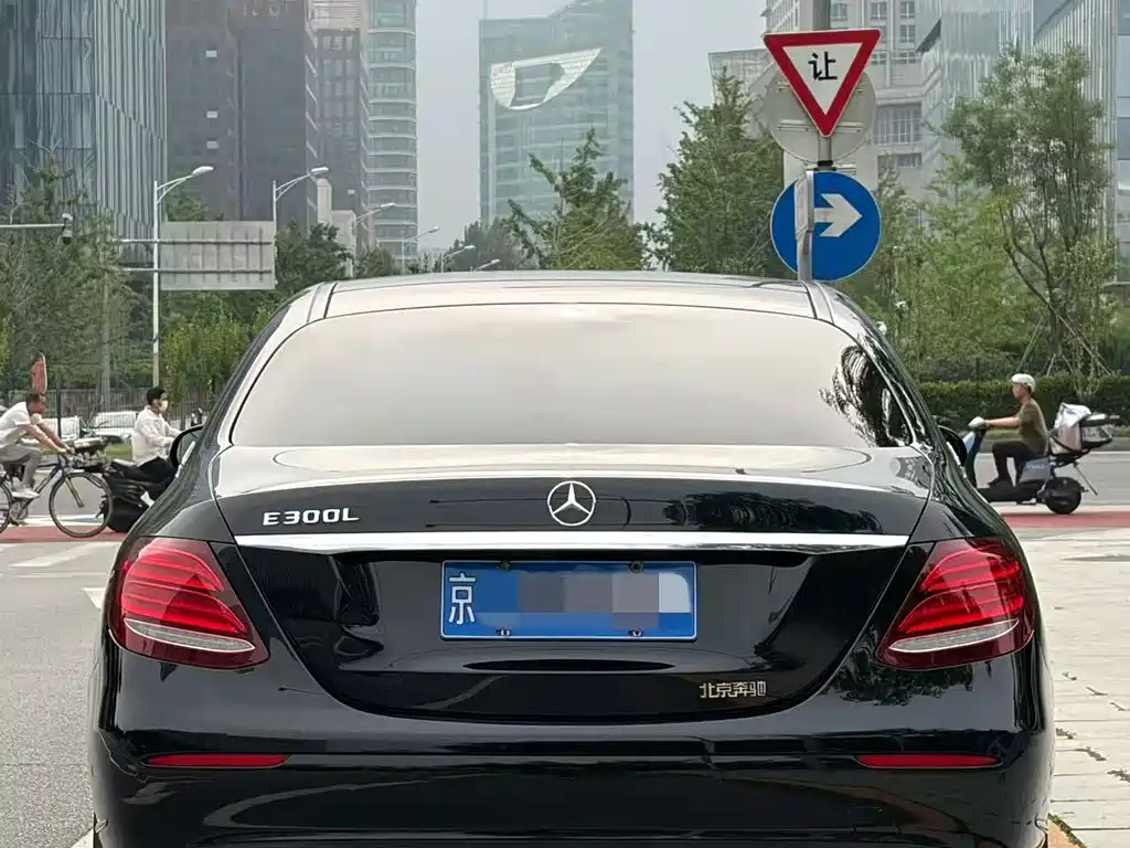 Mercedes-Benz E-Class 2017 E 300 L Luxury Model купить на сайте DeffCars