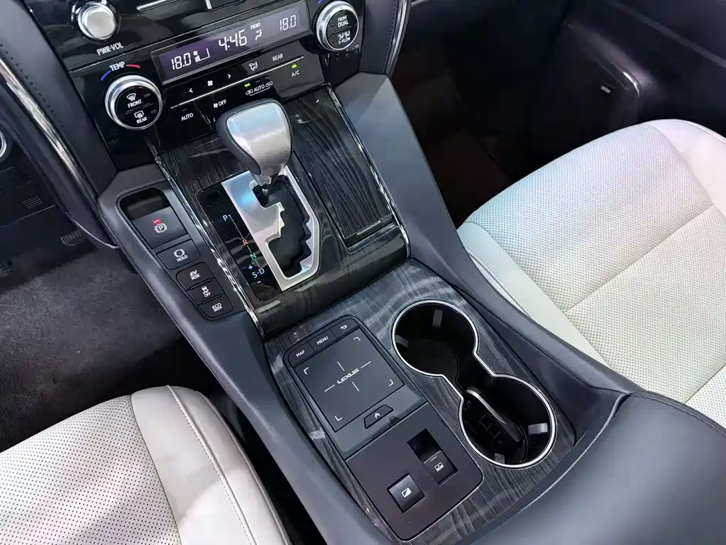Lexus LM 2020 300h four-seat Royal Edition купить на сайте DeffCars