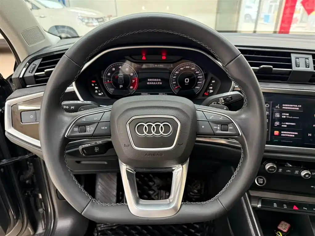 Audi Q3 2023 35 TFSI Fashionable and Dynamic (1.4T) купить на сайте DeffCars