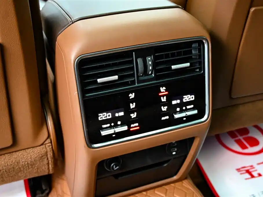 Cayenne New Energy 2023 Cayenne E-Hybrid 2.0T Platinum Edition купить на сайте DeffCars