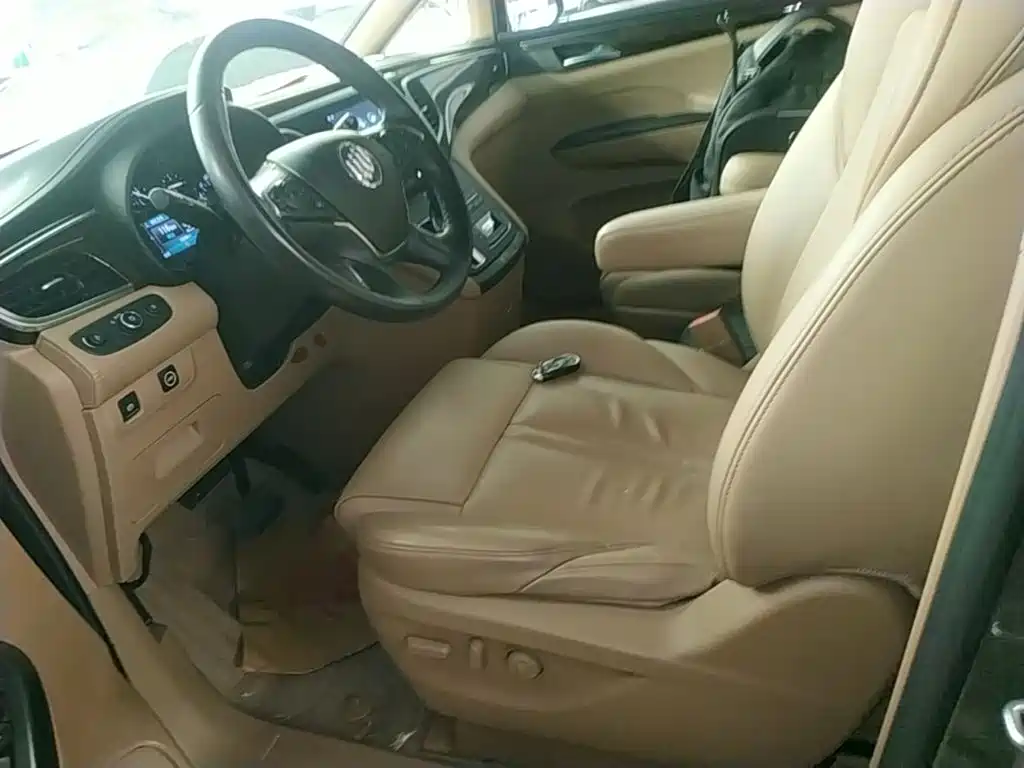 Buick GL8 2017 ES 28T Exclusive Type National V купить на сайте DeffCars