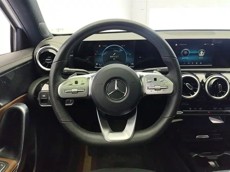 Mercedes-Benz A-Class 2019 A 180 L Sports Sedan купить на сайте DeffCars