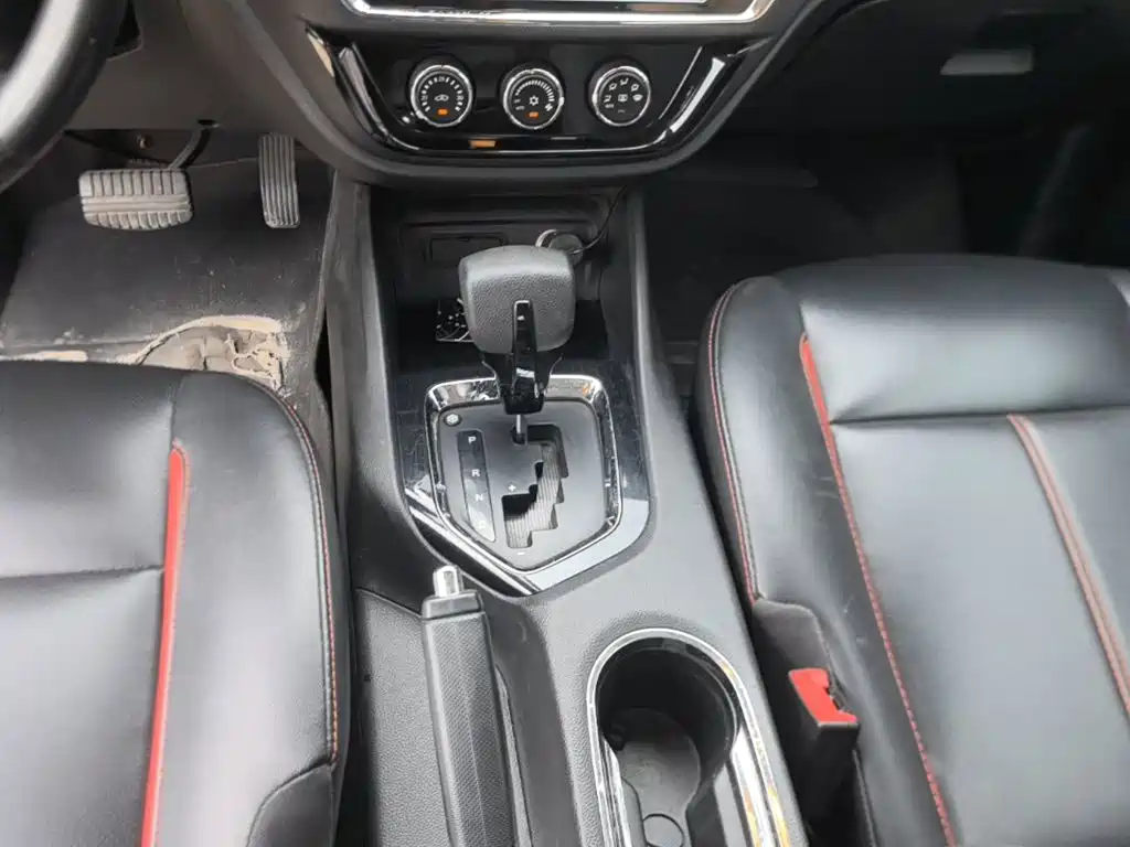 Southeast DX3 2016 1.5T CVT flagship model купить на сайте DeffCars