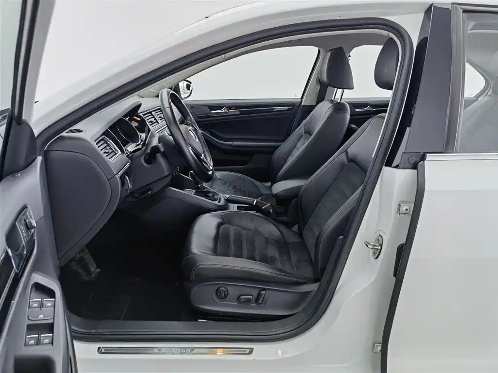 Sagitar 2018 280TSI DSG luxury model купить на сайте DeffCars
