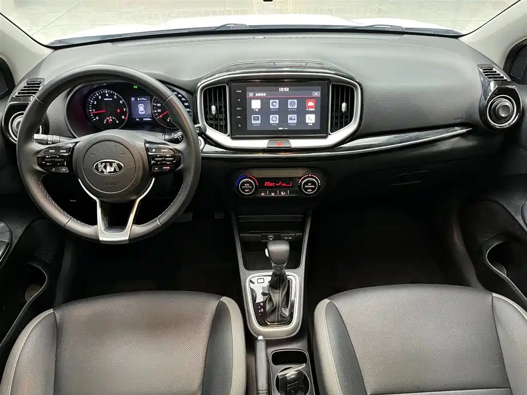 Yipao 2021 1.4L CVT fun sunroof model купить на сайте DeffCars
