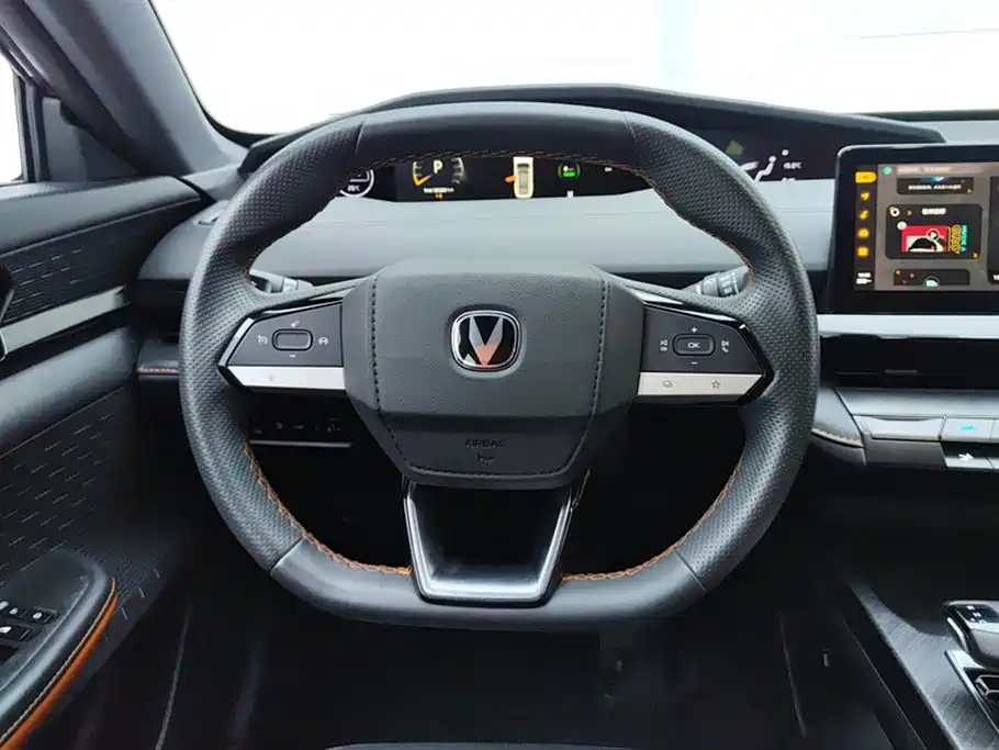 Changan UNI-V Smart iDD 2023 Smart iDD 1.5T 113km smart fun model (fast version) купить на сайте DeffCars