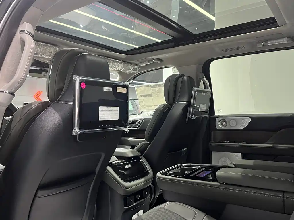 Navigator 2024 3.5T Long Axis Presidential Edition купить на сайте DeffCars