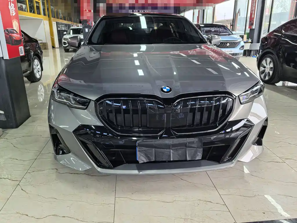 BMW 5 Series 2025 530Li Leading M Sports Package купить на сайте DeffCars