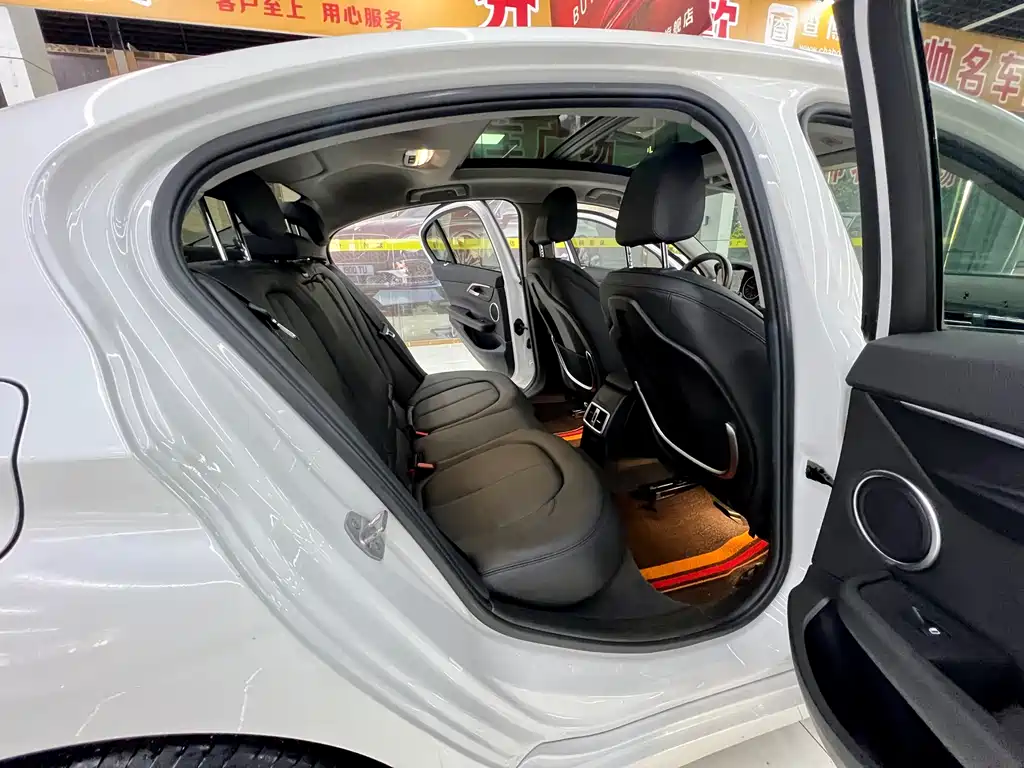 BMW 1 Series 2017 118i Design Package купить на сайте DeffCars