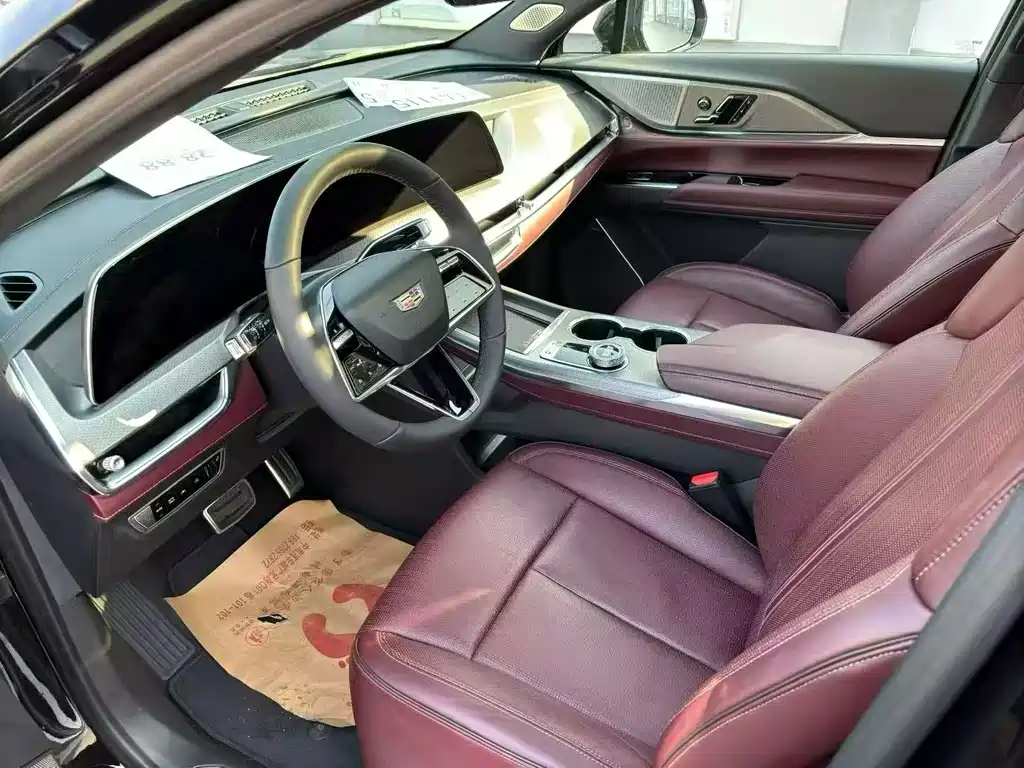 Cadillac XT5 2025 2.0T Platinum model купить на сайте DeffCars