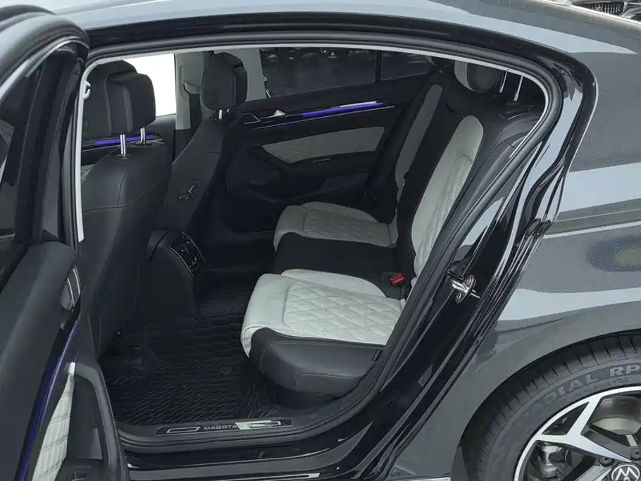 MAGOTAN 2023 2 million commemorative edition 330TSI DSG luxury model купить на сайте DeffCars