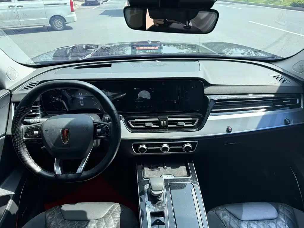 Hongqi HS5 2023 2.0T Qixiang Pro version купить на сайте DeffCars