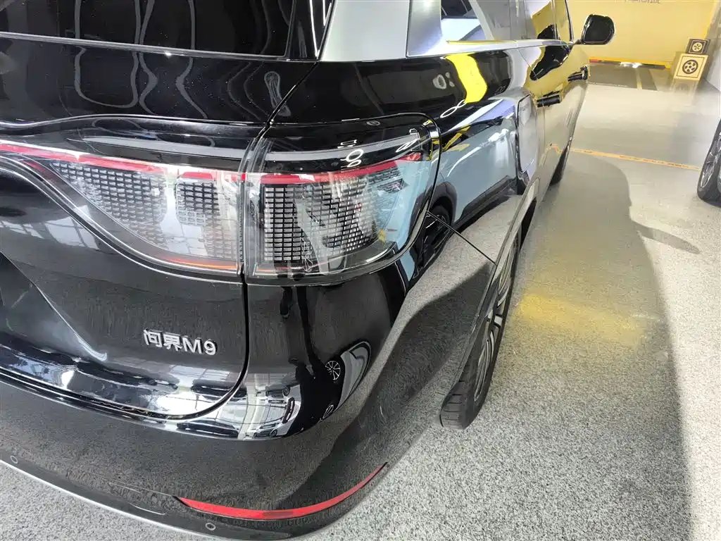 Wenjie M9 2025 extended range Ultra version 52kWh 6-seater version 192-line lidar) купить на сайте DeffCars
