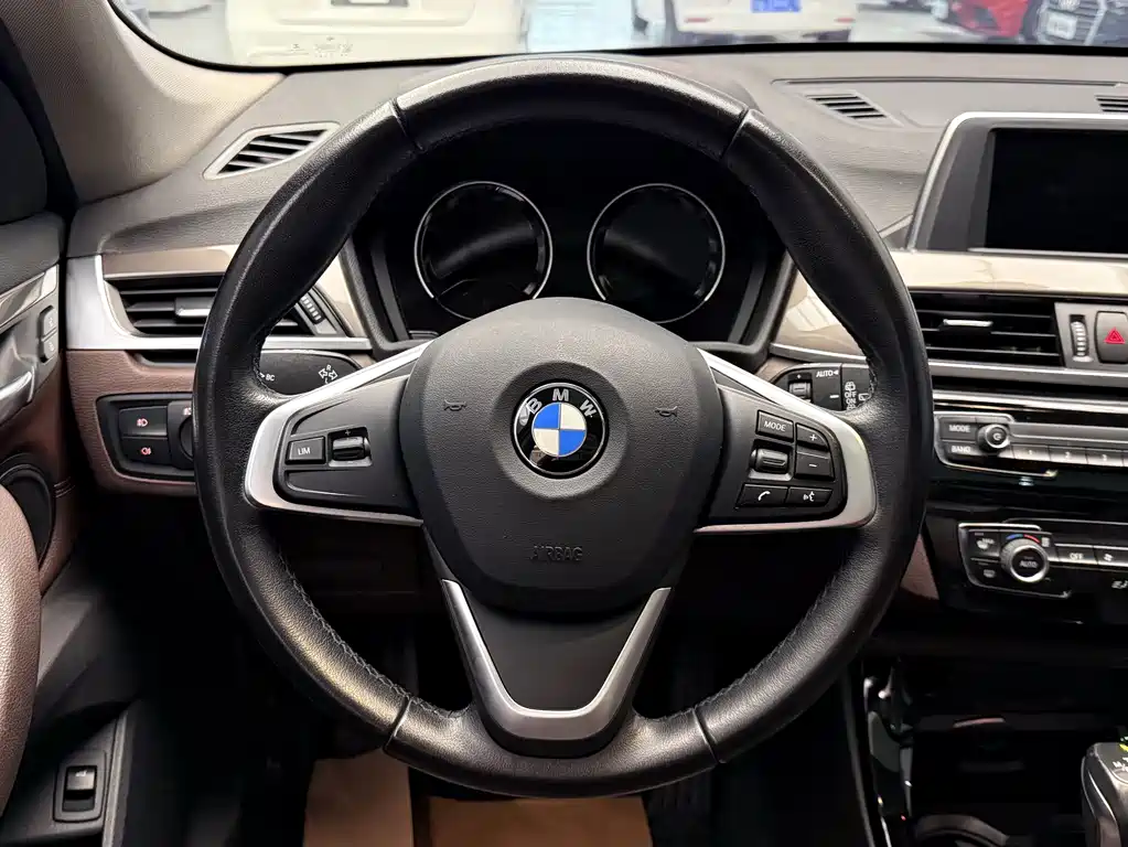 BMW X1 2019 sDrive18Li Exclusive Model купить на сайте DeffCars