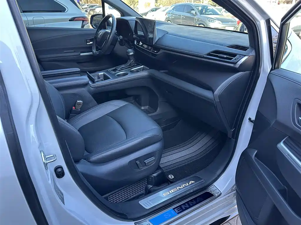 SIENNA 2023 2.5L Hybrid Extreme Edition купить на сайте DeffCars