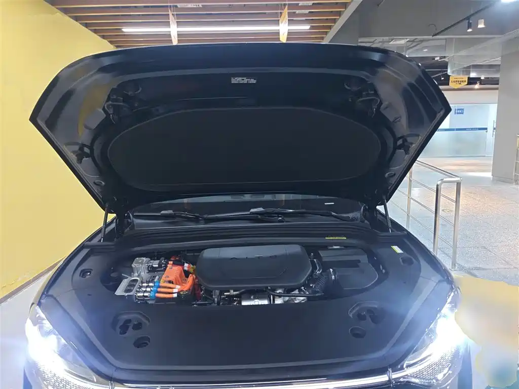 Wenjie M9 2025 extended range Ultra version 52kWh 6-seater version 192-line lidar) купить на сайте DeffCars