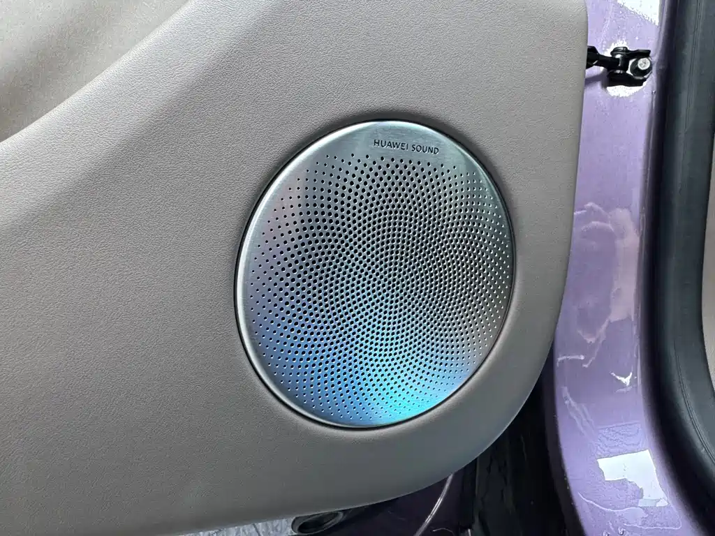 Zhijie R7 2025 extended range 331km Ultra купить на сайте DeffCars