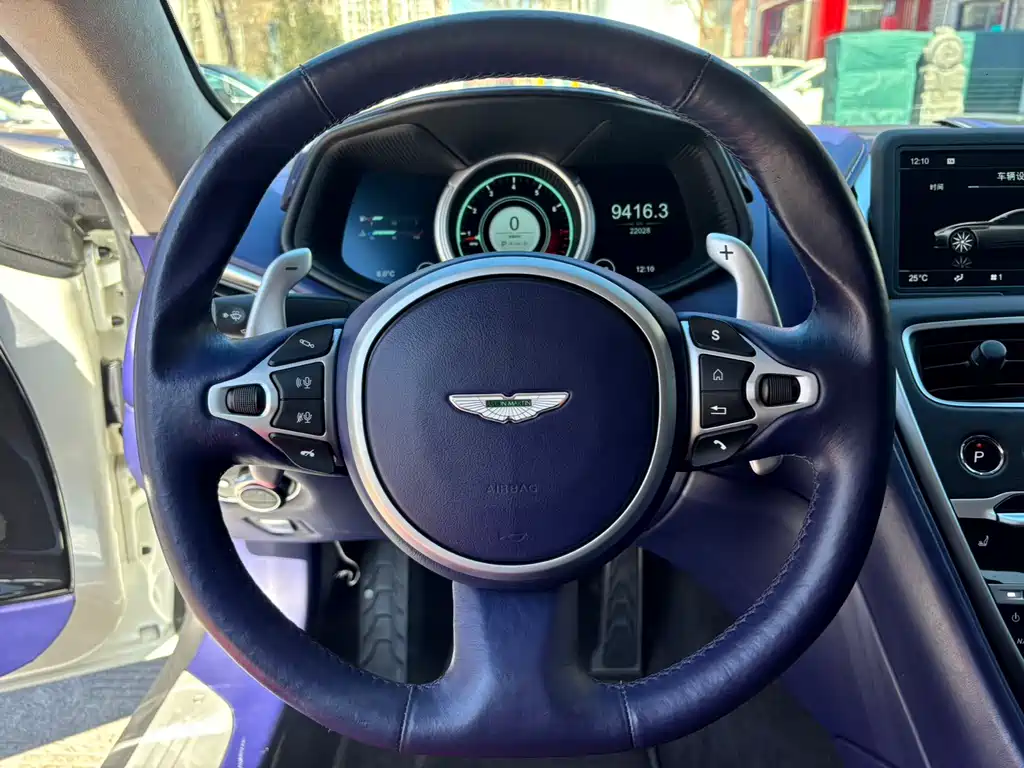 Aston Martin DB11 2019 4.0T V8 Coupe купить на сайте DeffCars