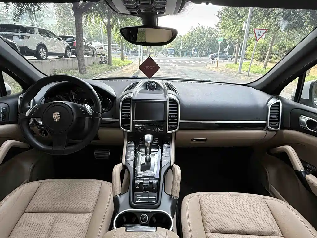 Cayenne 2014 Platinum Edition 3.0T купить на сайте DeffCars