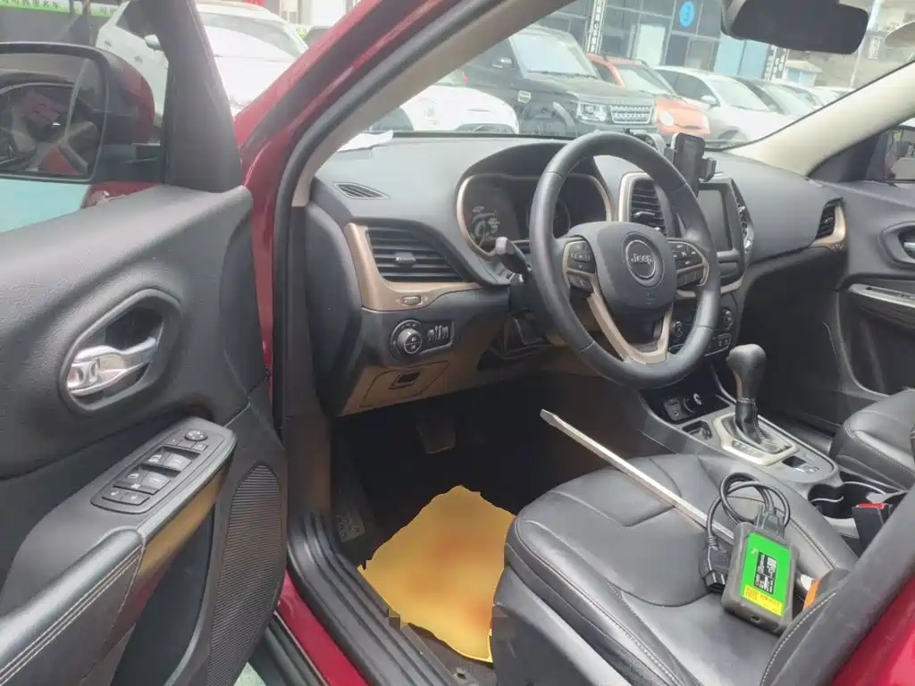 Cherokee (Китай) 2016 2.0L Superior Edition купить на сайте DeffCars