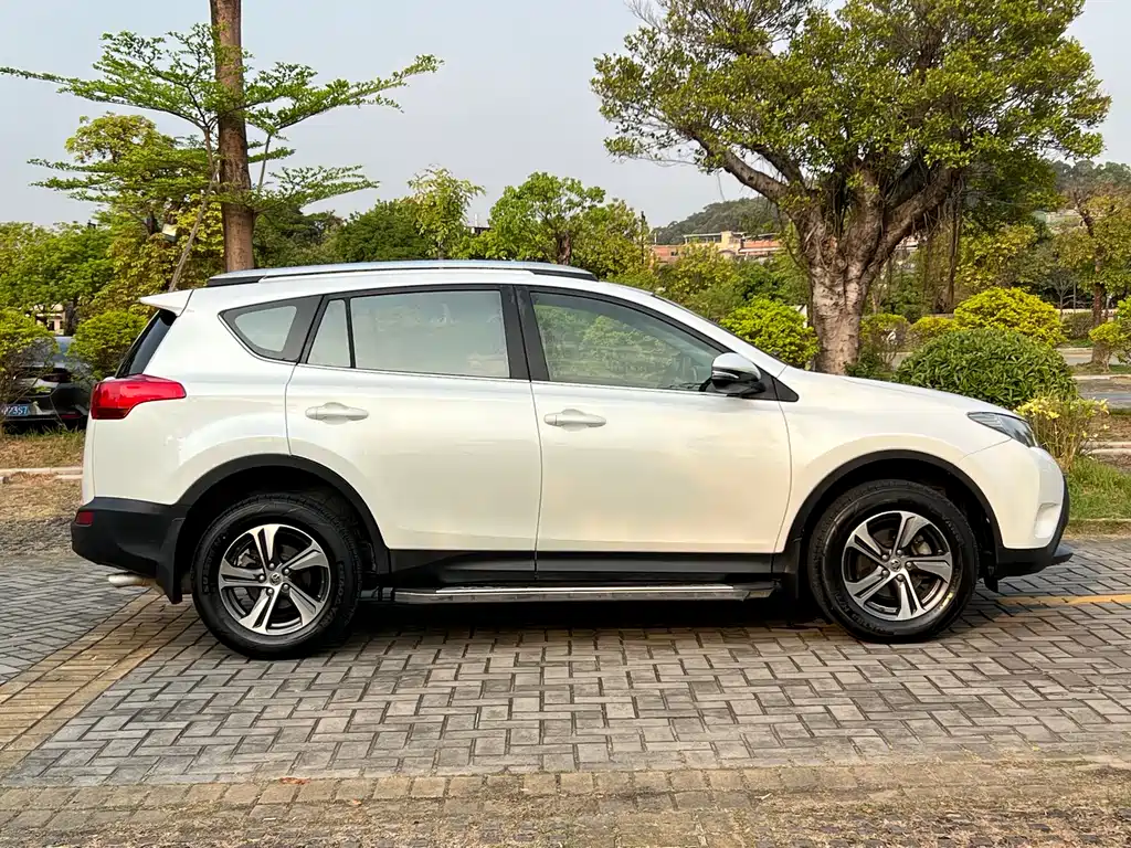 RAV4 Rongfang 2015 2.0L CVT two-wheel drive fashion version купить на сайте DeffCars