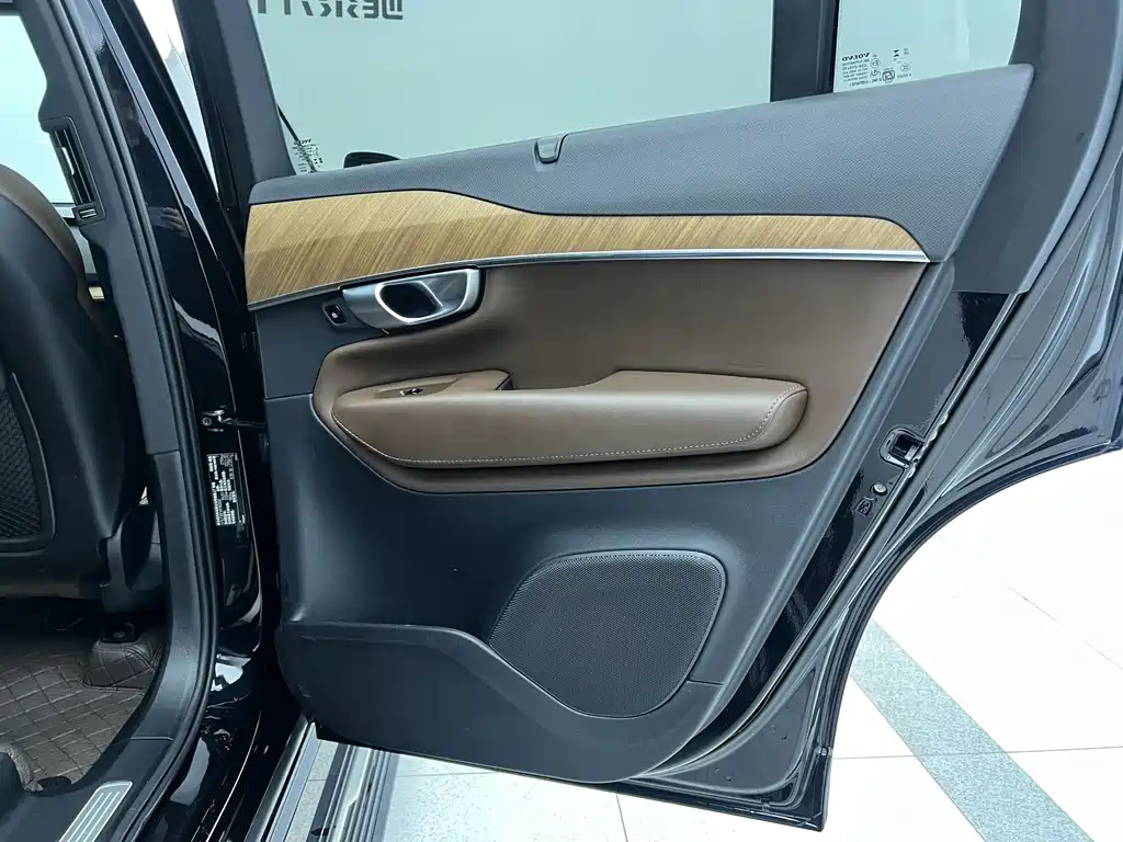 Volvo XC90 2024 B6 Zhiyi Luxury Edition 7 seats купить на сайте DeffCars