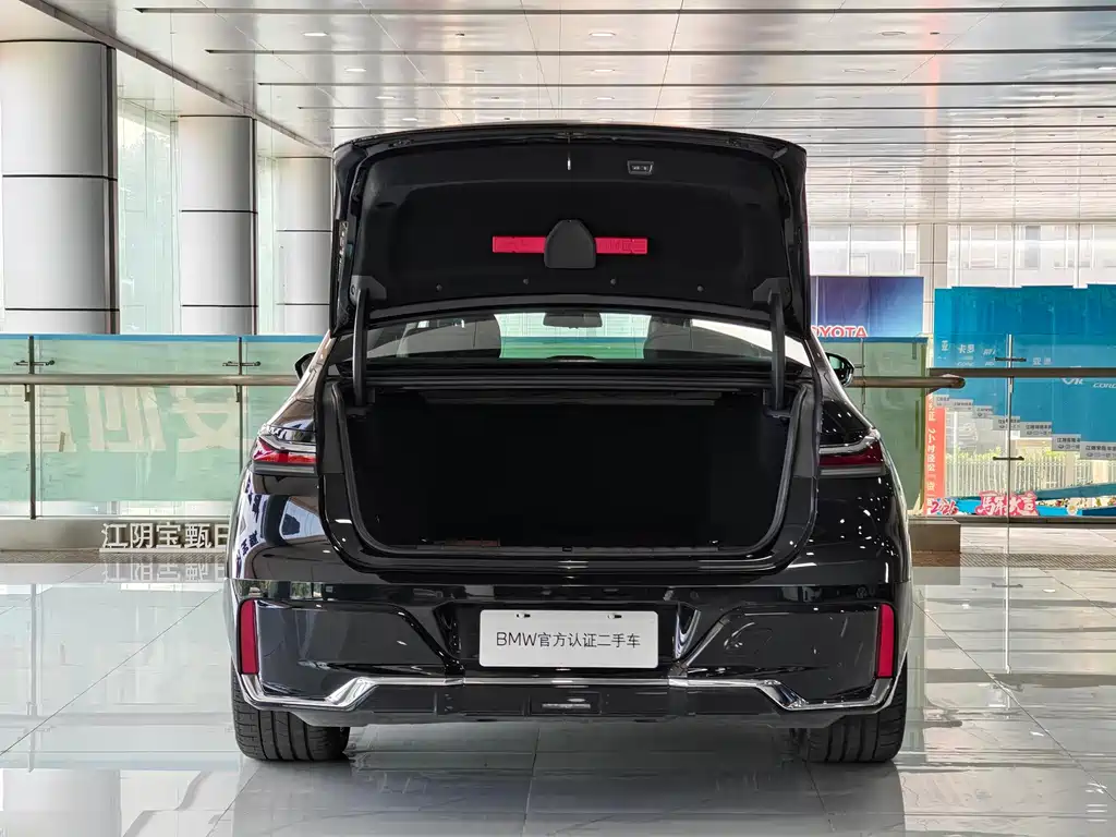 BMW i7 2023 eDrive50L Leading M Sports Package купить на сайте DeffCars