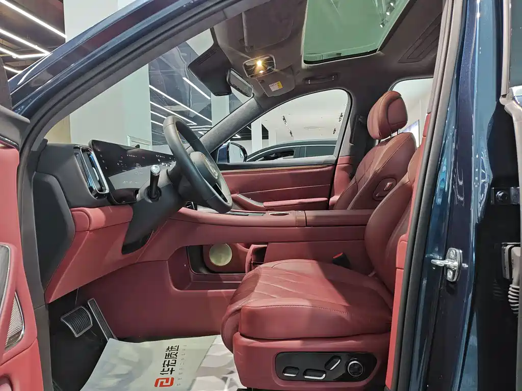 Wenjie M8 2025 extended range Ultra version 53.4kWh 5-seater version 192-line lidar) купить на сайте DeffCars