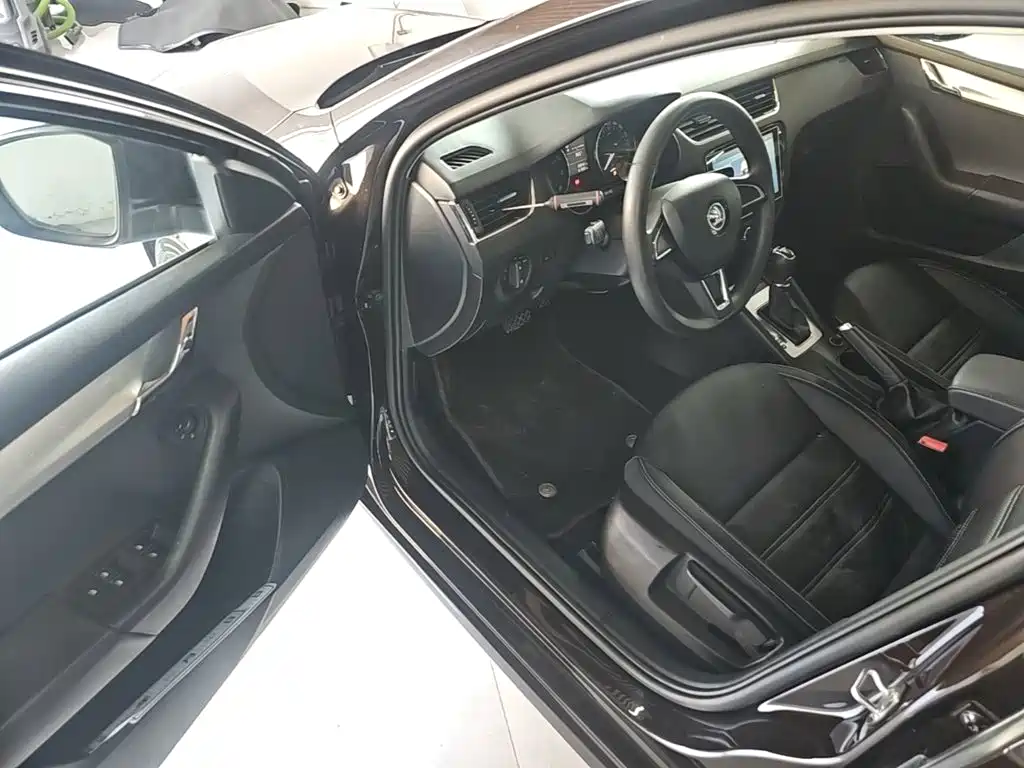 Octavia 2017 1.6L automatic version купить на сайте DeffCars