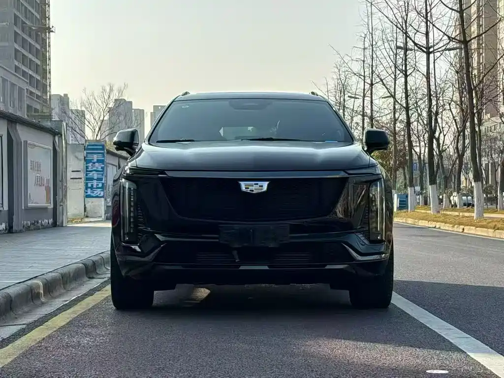 Cadillac XT5 2025 2.0T Platinum model купить на сайте DeffCars