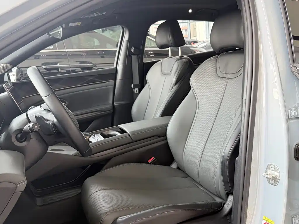Qin L 2025 DM-i Smart Driving Edition 120KM Transcendent Type купить на сайте DeffCars