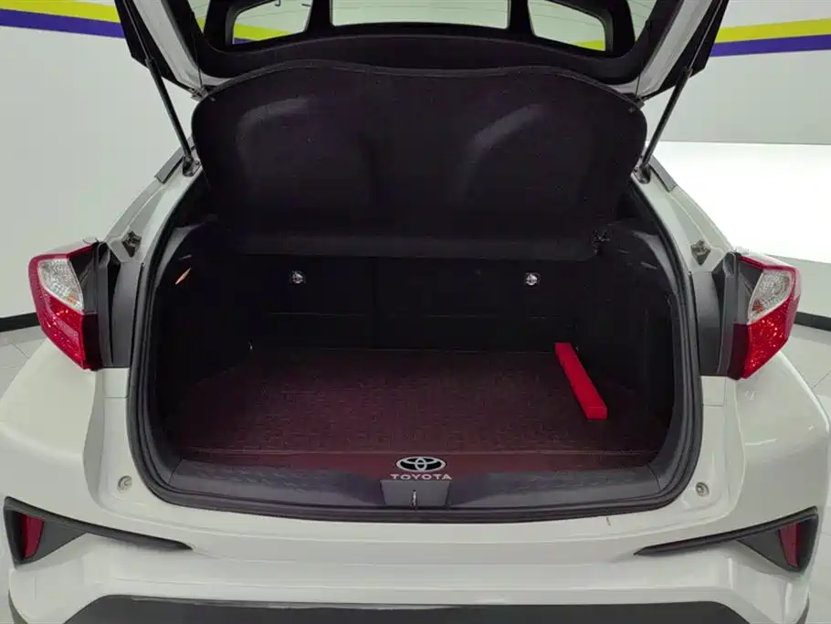 Toyota C-HR 2018 2.0L Leading Sunroof Version National VI купить на сайте DeffCars