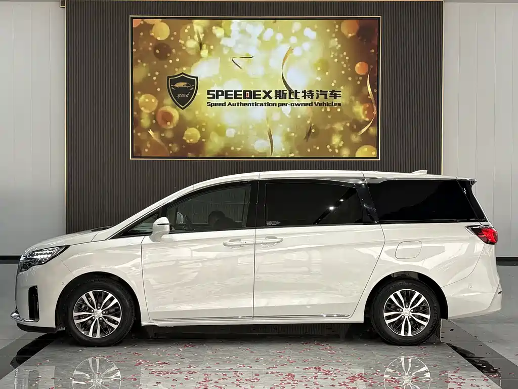 Buick GL8 2023 ES Lu Zun Exclusive Model купить на сайте DeffCars