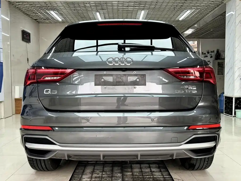 Audi Q3 2022 35 TFSI Fashionable and Dynamic купить на сайте DeffCars