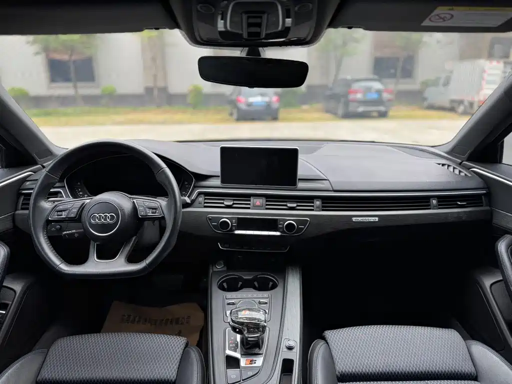 Audi A4L 2019 45 TFSI quattro sporty National VI купить на сайте DeffCars