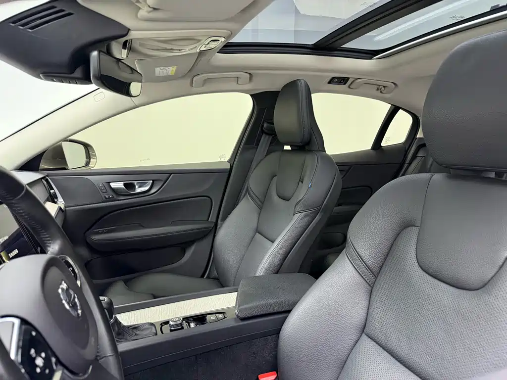 Volvo S60 2021 T4 Zhiyuan Luxury Edition купить на сайте DeffCars