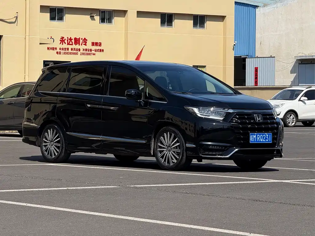 Alison 2022 2.0L e:HEV Deluxe Edition купить на сайте DeffCars